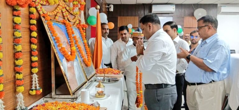 जनपद में देश के दो महापुरुषों की जयंती भव्यता पूर्वक मनाई गई।