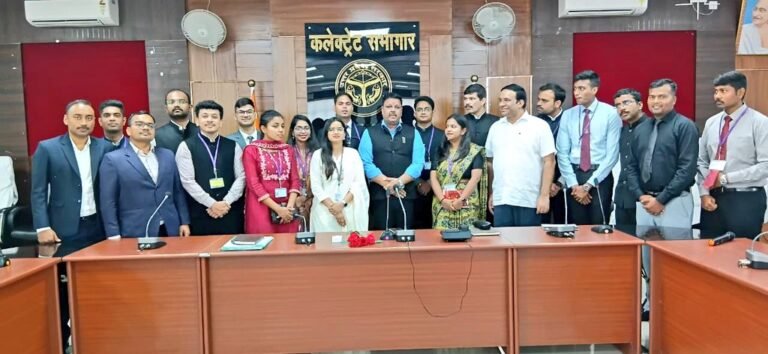 प्रशिक्षु अधिकारियों को दी गई जनपद में संचालित योजनाओं व क्रियान्वयन प्रक्रिया की जानकारी।